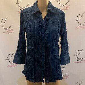 Unbranded. Size Large. Embroidered Crinkle Pleated 3/4 Sleeve Shirt. B84.